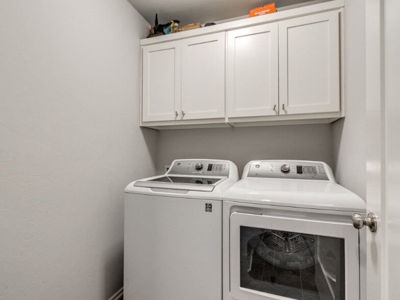 Building Photo - 705 Blue Fish Rd