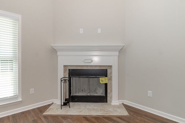 Building Photo - Ranch Near Gate 6