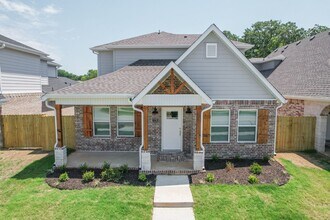 Building Photo - 4 bedroom 4.5 bath home!