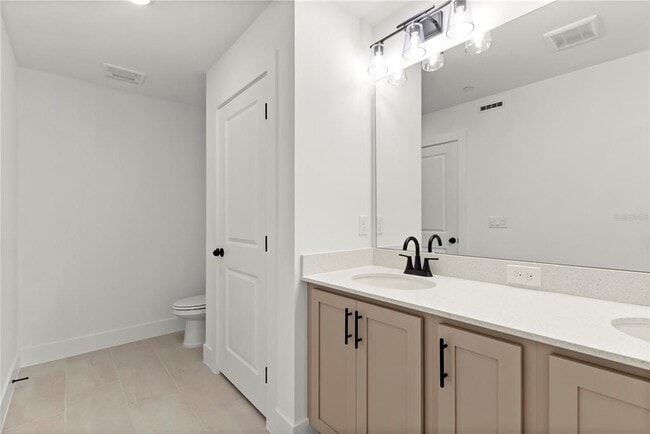 Building Photo - 15363 Hamlin Pk Dr