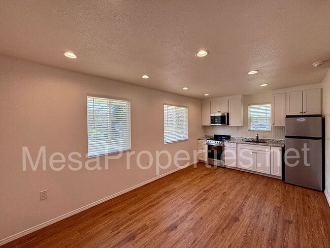 Building Photo - 2621 Fenmead St