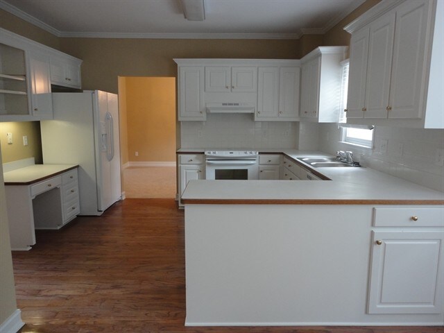 Building Photo - 623 Chesterfield Dr