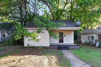 Building Photo - Charming 3BD/1BA Ranch in