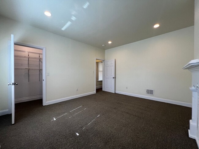 Building Photo - Updated 2BR house with off street parking!