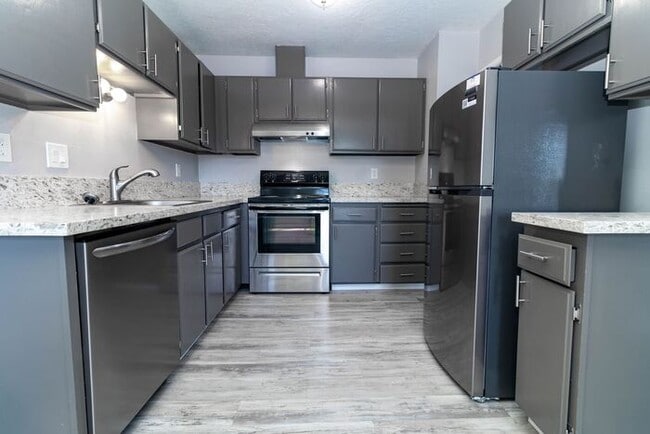 Building Photo - Spacious 2 bedroom apartment at French Cha...