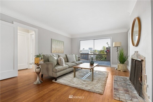 Building Photo - Spacious Montlake Rental with Stunning Vie...