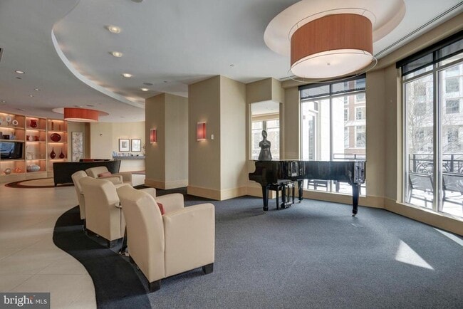 Building Photo - 155 Potomac Passage