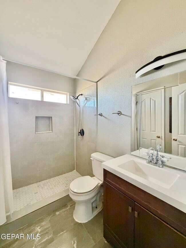 Building Photo - 9150 Bur Oak Cir