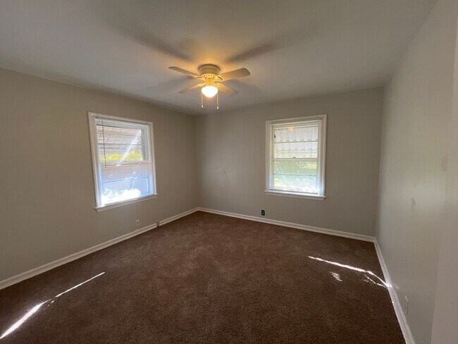 Building Photo - Step inside!  You will love what you see.