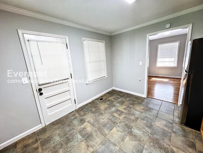 Building Photo - 412 5th Way