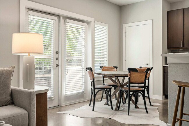 Building Photo - 2505 Thornton Rd