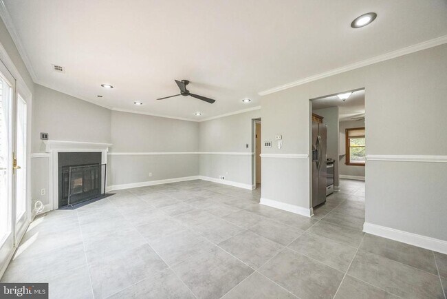 Building Photo - 5503 Red Haven Dr