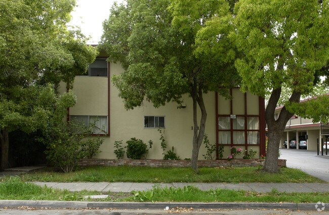 Building Photo - 1415 Ebener St
