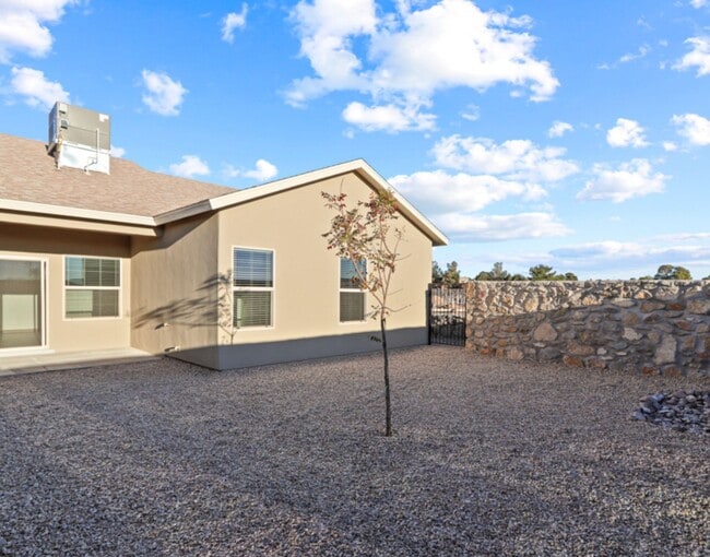 Building Photo - Brand New Townhome, offering $400.00 off the first months rent for units with a signed lease star...