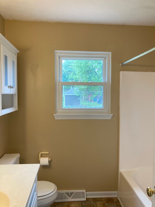 Building Photo - 112 Kristen Ct