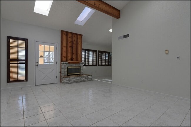 Building Photo - 6622 Dawn Dr