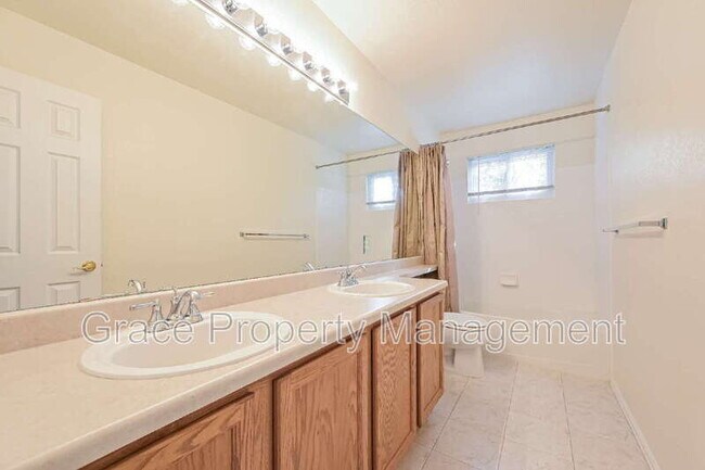 Building Photo - 10376 Dunsford Dr