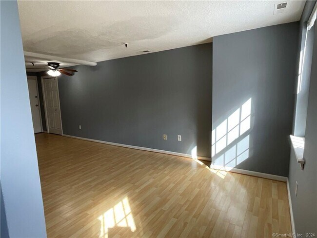 Building Photo - 1 Russell St