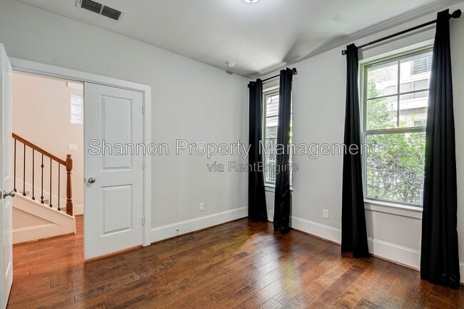 Building Photo - 720 N Shepherd Dr