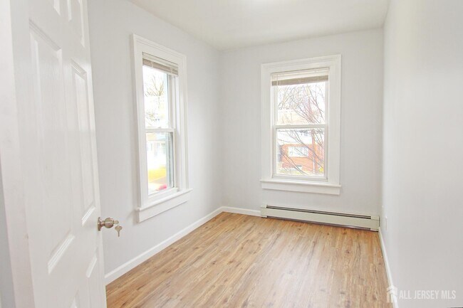 Building Photo - 1076 Fulton St