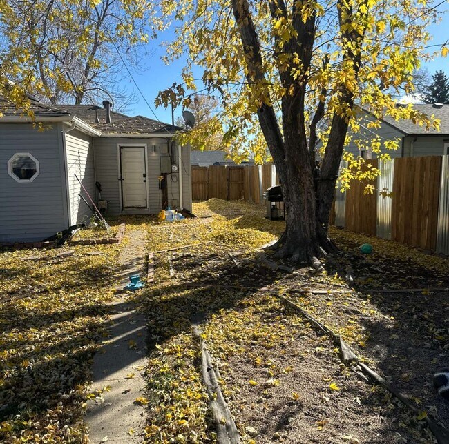 Building Photo - 1325 S Utica St