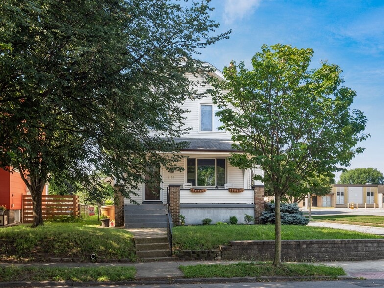 Building Photo - 211 E Jenkins Ave