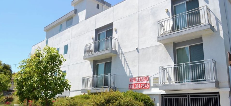Building Photo - 14143 Burbank Blvd