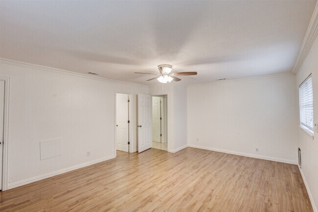 Building Photo - 3263 Bilglade Rd