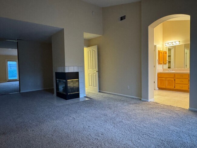 Building Photo - Beautiful Single Story Folsom home