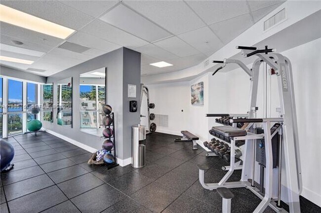 Building Photo - 480 NE 30th St