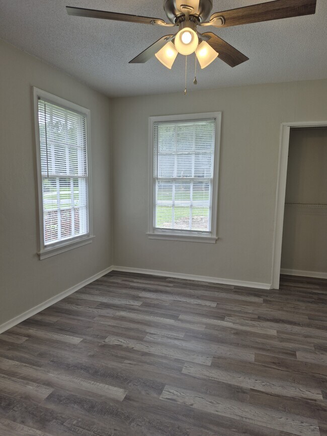 Building Photo - 812 Cherokee Ave