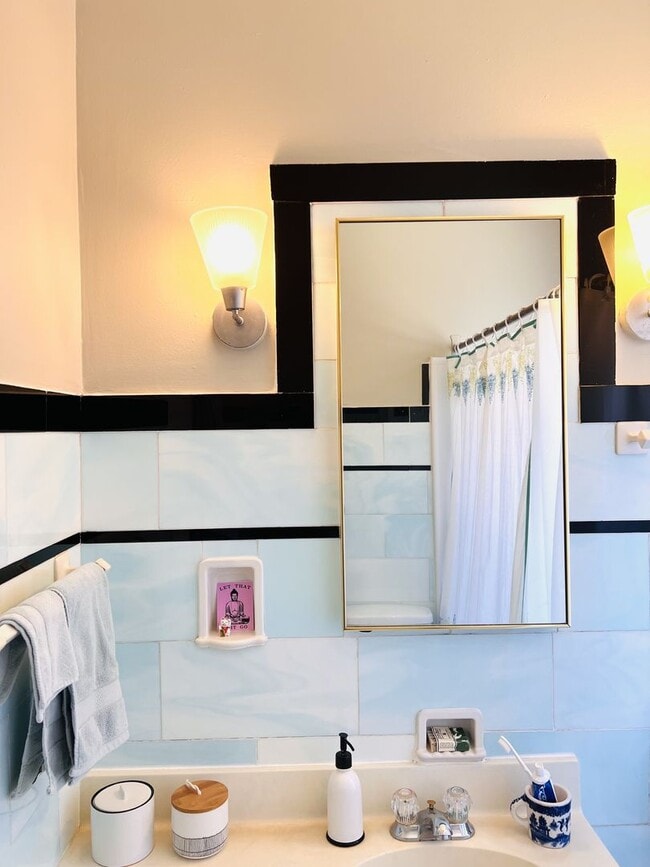 Building Photo - 3668 Wilmington Ave