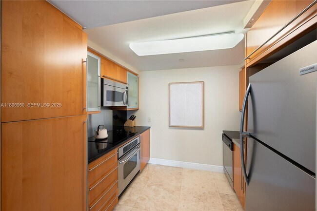 Building Photo - 6365 Collins Ave