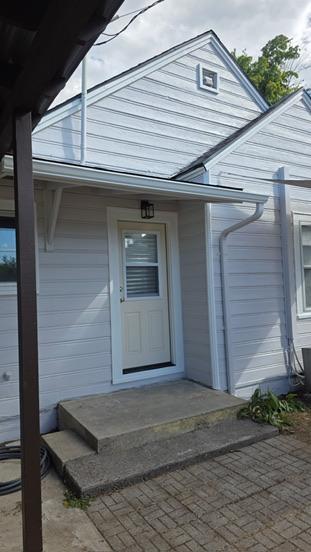 Building Photo - 406 Newtown St