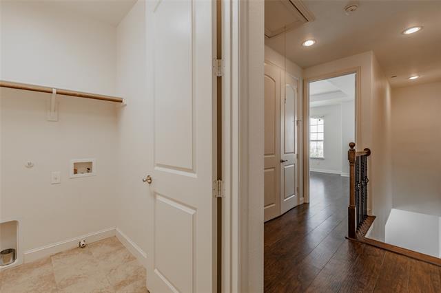 Building Photo - 602 Arbol