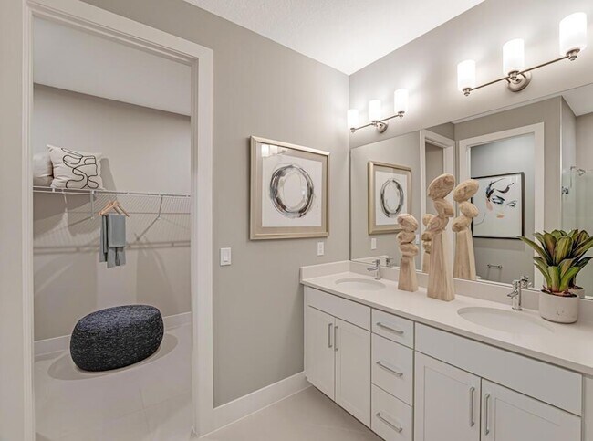 Building Photo - 925 SW Pr Ave