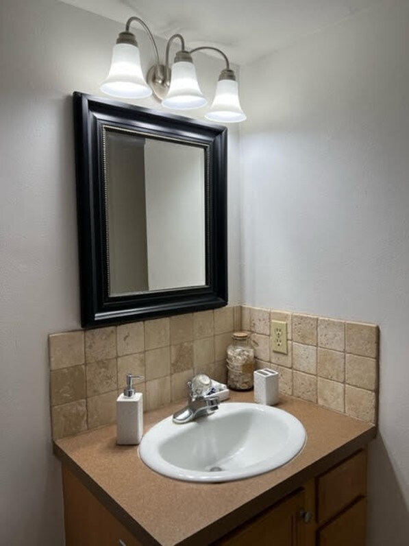 Building Photo - 1700 SW 16th Ct