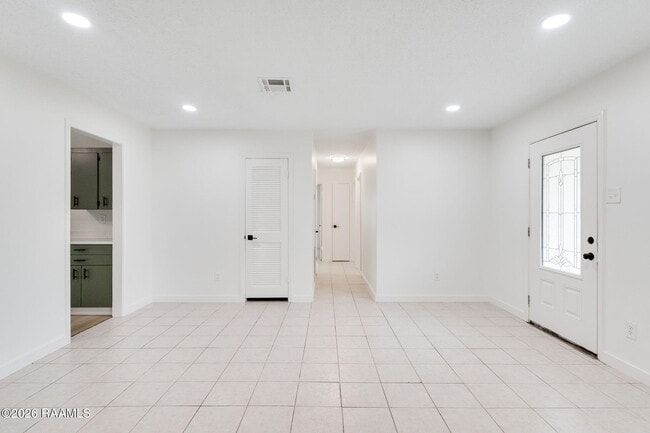 Building Photo - 304 W Broussard St