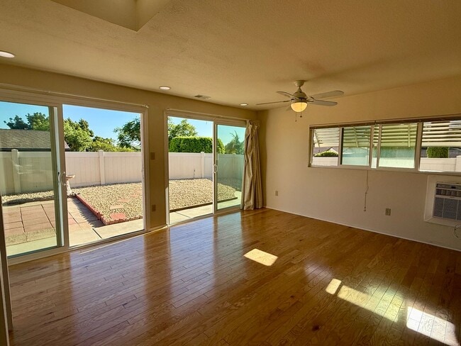 Building Photo - Charming 2 Bedroom in Oceanside 55+ Community