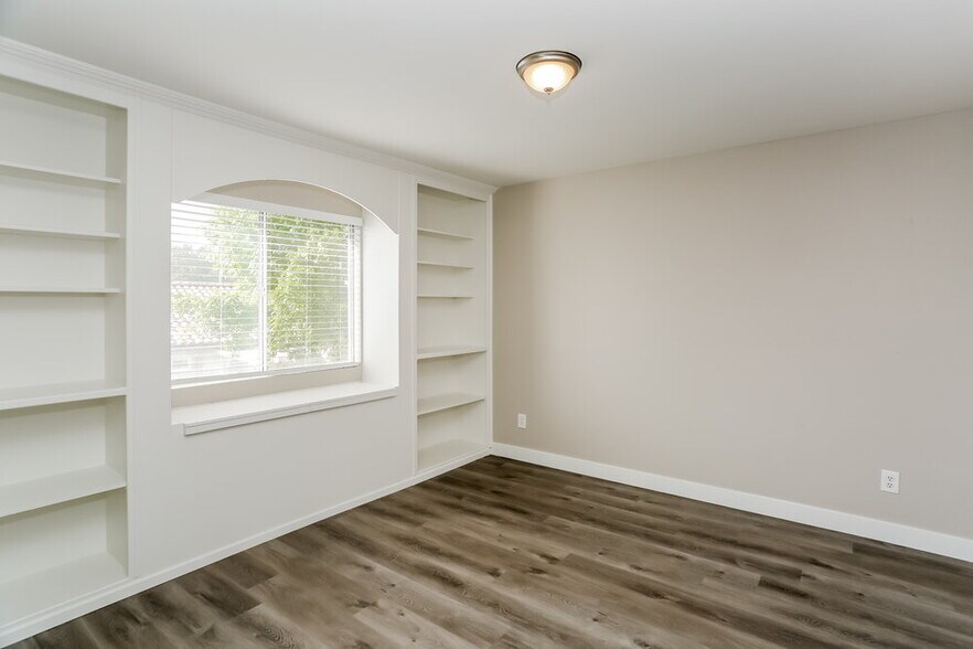 Building Photo - 1423 Grey Knoll Cir