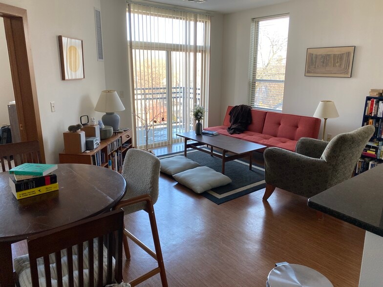 Building Photo - 1917 Monroe St