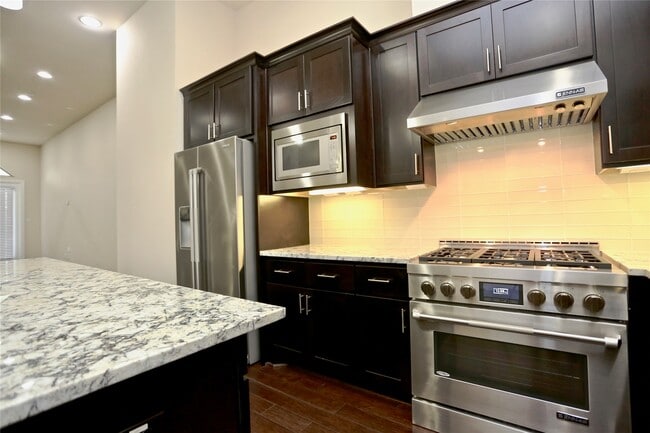 Building Photo - 4009 Lillian St