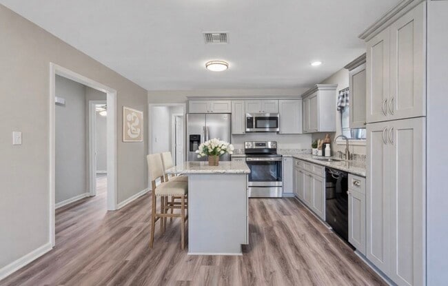 Building Photo - 117 Center Cir