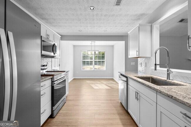 Building Photo - 47 Matthews St