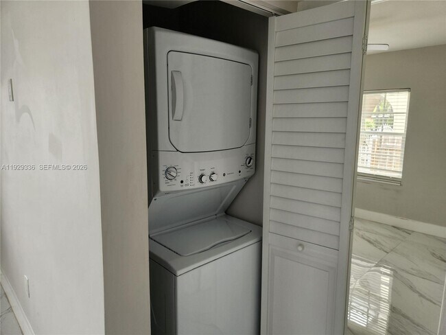 Building Photo - 342 E 46th St