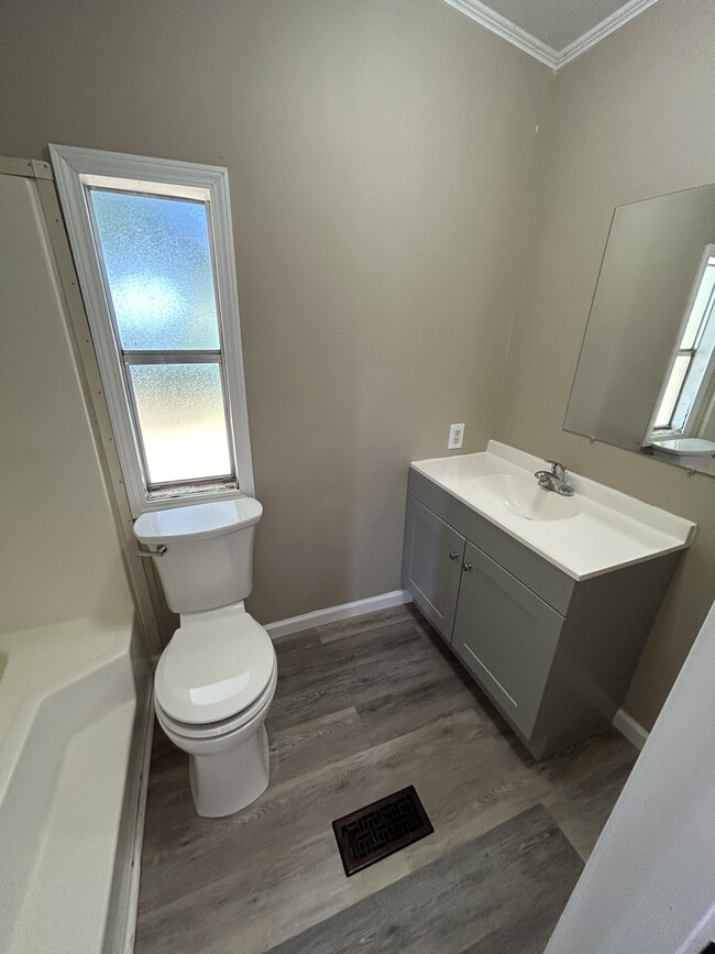 Building Photo - 526 Chris St