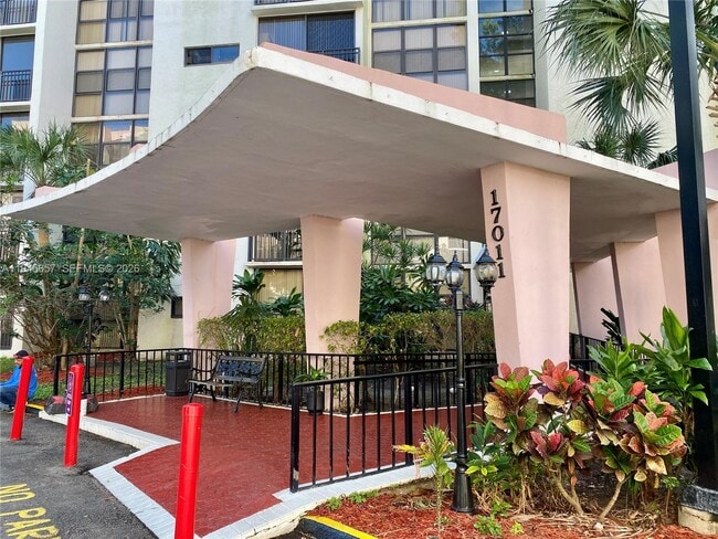 Building Photo - 17011 N Bay Rd