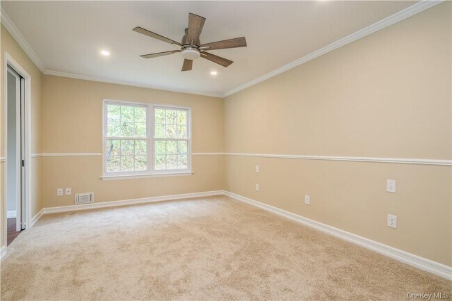 Building Photo - 27 The Knolls