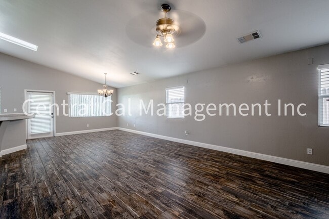 Building Photo - 4 Bedroom/2 Bath Home in the Southwest - $2495 per month!