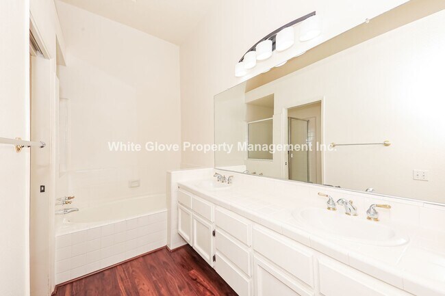 Building Photo - 3 Bedroom Marbella Townhome